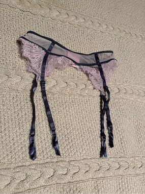 Popsi Lingerie Blush Lace and Navy Trim Garter